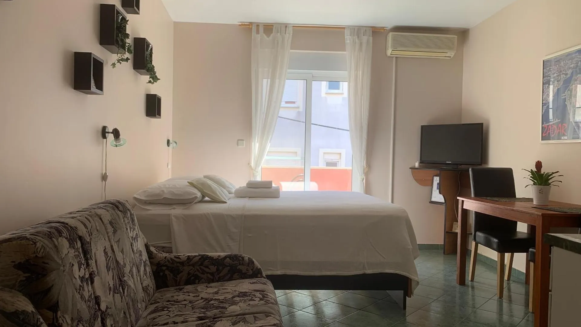 Prestige Apartments زادار